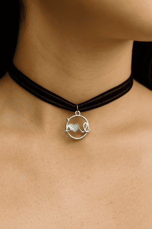 צ׳וקר שחור דגם LOVE